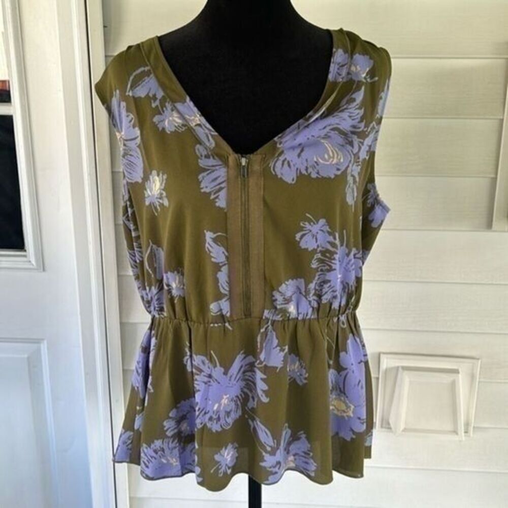 CAbi Celebrity Top Sleeveless Pop Flower Zipper Accent Med Tank Style #4184  A